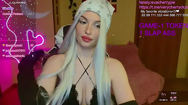 Snapshot of cherry_crushhh chatting on December 7, 4:25 pm cherry crushhh online show from December 7, 4:25 pm