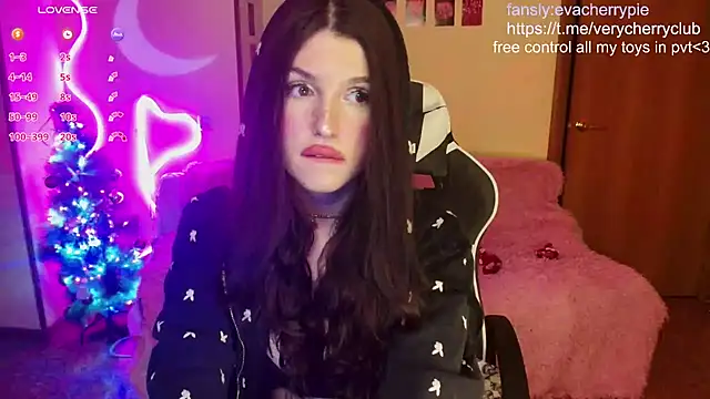 Snapshot of cherry_crushhh chatting on January 20, 4:34 pm cherry crushhh online show from January 20, 4:34 pm