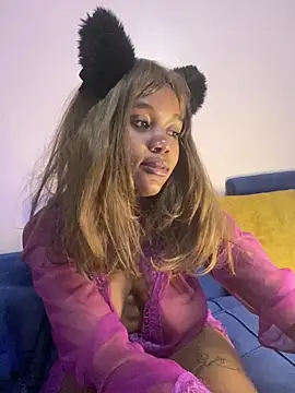 Snapshot of Cherrytowild chatting on October 27, 8:24 pm Cherrytowild online show from October 27, 8:24 pm