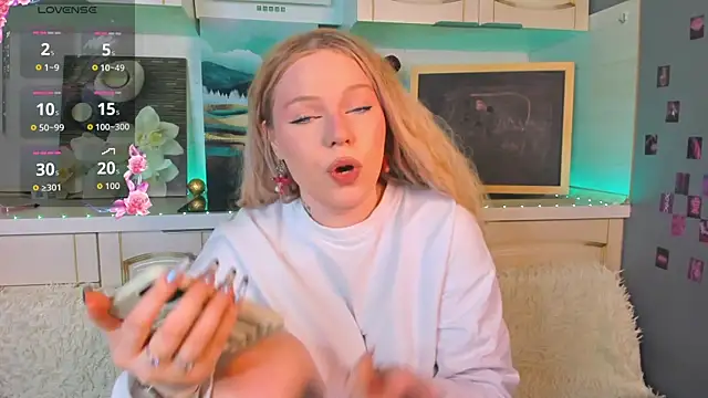 Snapshot of Naomi_B1ack chatting on March 21, 12:48 am Naomi B1ack online show from March 21, 12:48 am