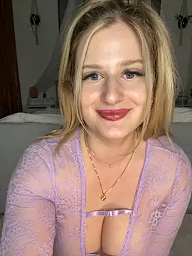 Snapshot of Busty-Ellie chatting on March 9, 5:06 pm Busty-Ellie online show from March 9, 5:06 pm