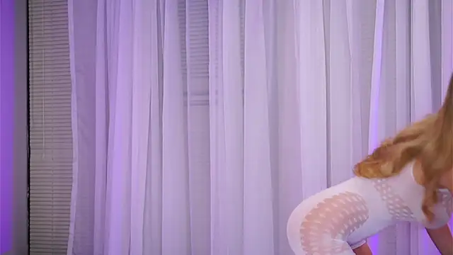 Snapshot of NicoleSarahX chatting on December 8, 7:11 pm NicoleSarahX online show from December 8, 7:11 pm