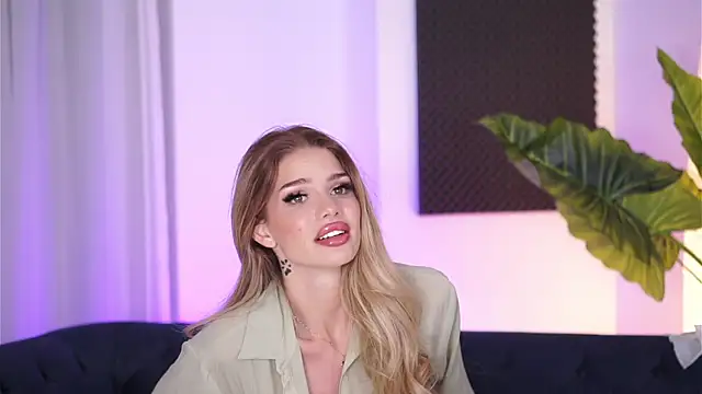 Snapshot of NicoleSarahX chatting on February 1, 2:16 am NicoleSarahX online show from February 1, 2:16 am