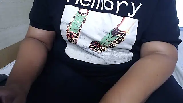 BustyThickyAss online show from January 15, 2:35 pm