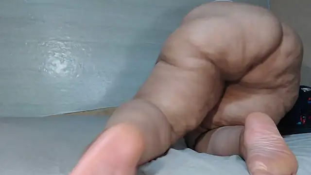 BustyThickyAss online show from February 26, 5:28 pm
