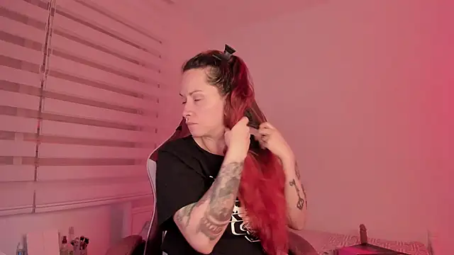 Snapshot of Domina_Deivis chatting on February 22, 5:12 am Domina Deivis online show from February 22, 5:12 am