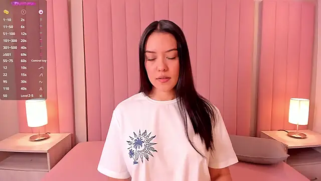 lexiethompson  online show from March 13, 12:12 pm