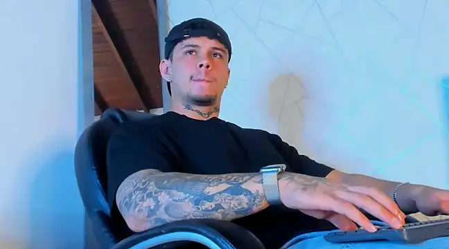 NoahhBrown online show from March 16, 3:47 am