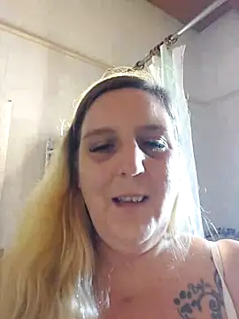 Snapshot of BecciDeluxe chatting on October 8, 11:19 am BecciDeluxe online show from October 8, 11:19 am