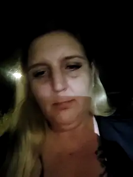 Snapshot of BecciDeluxe chatting on October 17, 8:33 pm BecciDeluxe online show from October 17, 8:33 pm