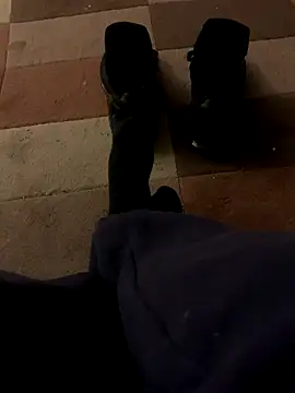 Snapshot of footsy35 chatting on December 21, 7:04 am footsy35 online show from December 21, 7:04 am