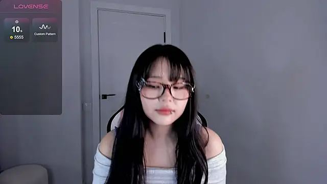 Snapshot of hee_young11 chatting on October 1, 8:42 am hee young11 online show from October 1, 8:42 am