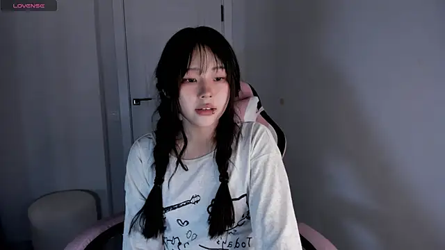 Snapshot of hee_young11 chatting on October 26, 7:31 pm hee young11 online show from October 26, 7:31 pm