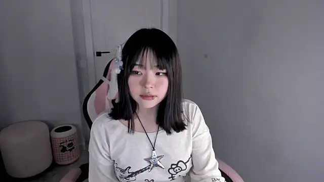 Snapshot of hee_young11 chatting on November 26, 8:21 pm hee young11 online show from November 26, 8:21 pm