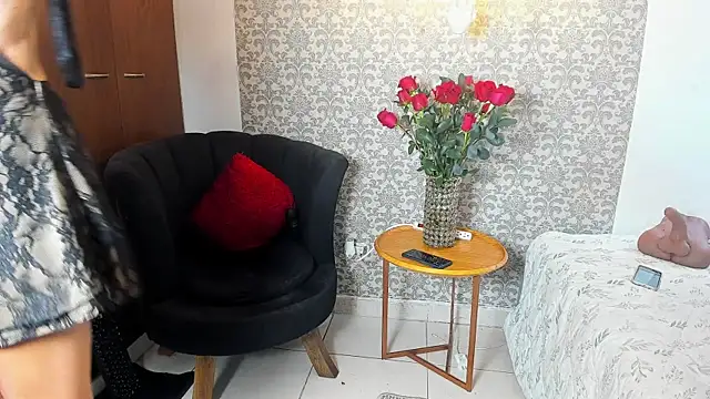 mabelsaravia online show from May 14, 6:37 pm