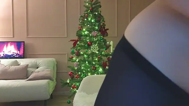 Snapshot of Lina-hill chatting on December 31, 7:51 pm Lina-hill online show from December 31, 7:51 pm