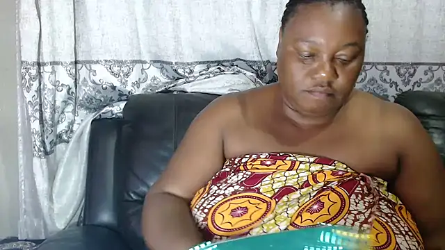 MATUREBUSSTY online show from February 24, 6:28 pm