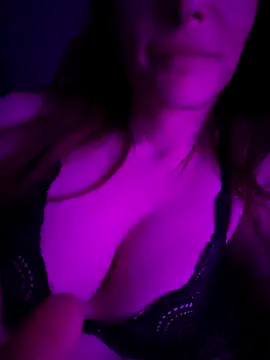 Luna Kitanna online show from January 4, 1:21 am