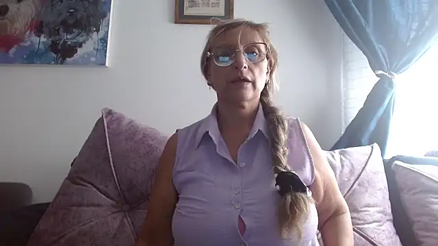 Snapshot of Lilly_macflyy chatting on May 20, 7:42 pm Lilly macflyy online show from May 20, 7:42 pm