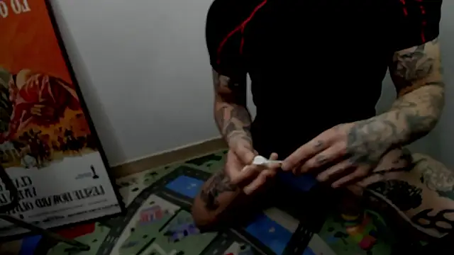 Snapshot of layneinchains chatting on October 10, 10:36 am layneinchains online show from October 10, 10:36 am