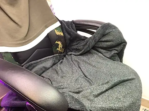 Snapshot of layneinchains chatting on October 13, 7:52 am layneinchains online show from October 13, 7:52 am