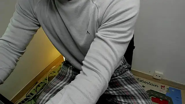 Snapshot of layneinchains chatting on November 9, 10:13 am layneinchains online show from November 9, 10:13 am