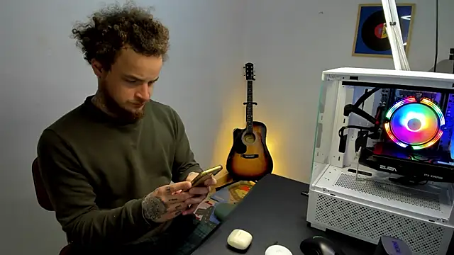 Snapshot of layneinchains chatting on December 22, 9:50 am layneinchains online show from December 22, 9:50 am