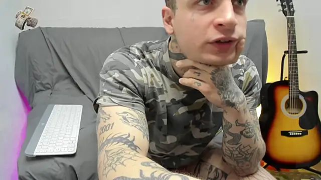 Snapshot of layneinchains chatting on February 8, 7:56 am layneinchains online show from February 8, 7:56 am