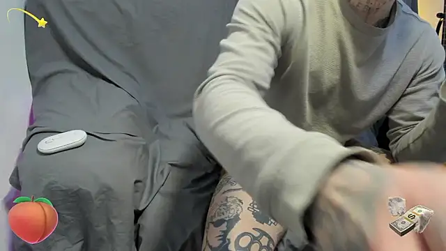 Snapshot of layneinchains chatting on February 15, 8:02 am layneinchains online show from February 15, 8:02 am