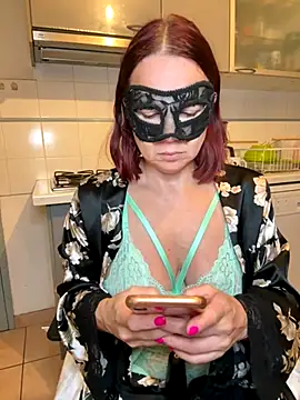 la petite prunette69 online show from November 5, 5:18 am