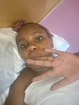 Snapshot of pinkiechebet chatting on February 4, 11:53 pm pinkiechebet online show from February 4, 11:53 pm