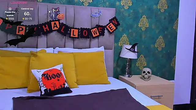 Snapshot of SuzanSmithh chatting on October 21, 11:11 am SuzanSmithh online show from October 21, 11:11 am