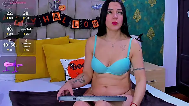 Snapshot of SuzanSmithh chatting on October 27, 11:14 am SuzanSmithh online show from October 27, 11:14 am