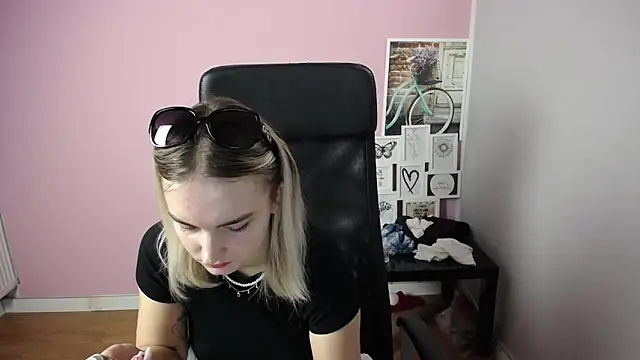 viktoria lovely online show from September 20, 9:21 am