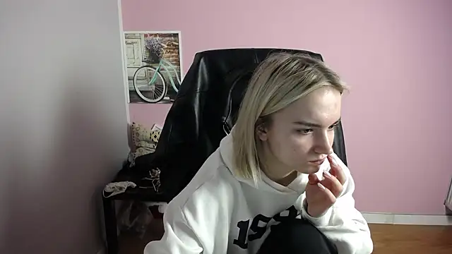 viktoria lovely online show from March 27, 8:26 am