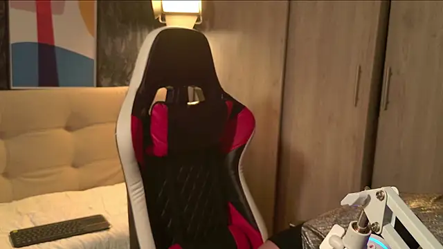 Snapshot of bigboottyxxx chatting on November 4, 3:05 am bigboottyxxx online show from November 4, 3:05 am