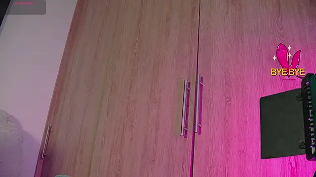 Snapshot of aidaadams chatting on October 19, 11:00 am aidaadams online show from October 19, 11:00 am