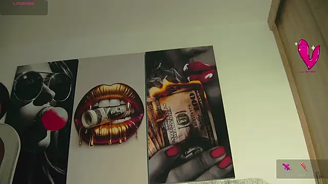 Snapshot of aidaadams chatting on October 30, 11:44 am aidaadams online show from October 30, 11:44 am