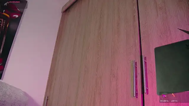 Snapshot of aidaadams chatting on November 1, 11:01 am aidaadams online show from November 1, 11:01 am