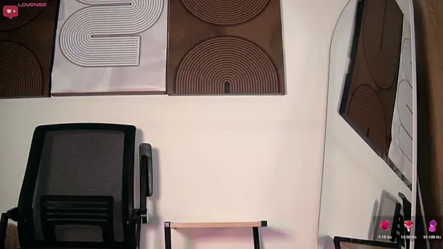 Snapshot of aidaadams chatting on March 7, 10:45 am aidaadams online show from March 7, 10:45 am