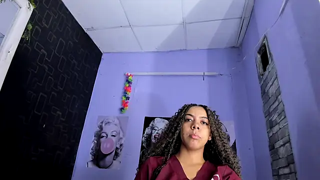 Snapshot of Alika01 chatting on January 19, 1:33 pm Alika01 online show from January 19, 1:33 pm
