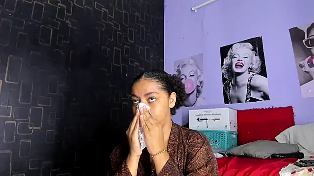 Snapshot of Alika01 chatting on February 17, 1:21 pm Alika01 online show from February 17, 1:21 pm