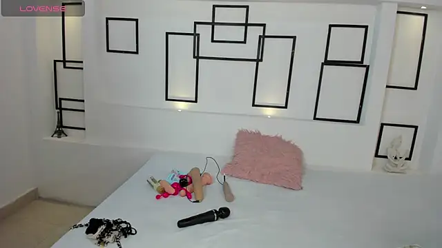 NicholScully online show from December 17, 7:37 pm