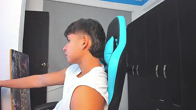 Bray Kevin online show from November 8, 1:39 am