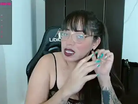 Snapshot of natashasmithe chatting on January 3, 4:44 am natashasmithe online show from January 3, 4:44 am
