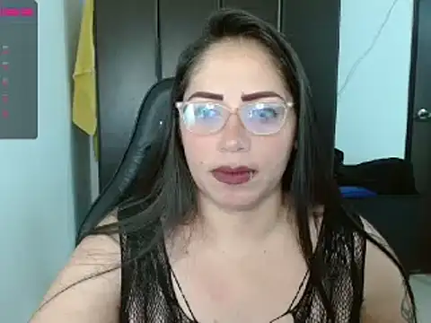 Snapshot of natashasmithe chatting on February 1, 5:49 am natashasmithe online show from February 1, 5:49 am