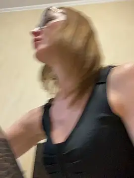 LauraDavis online show from April 25, 4:15 pm
