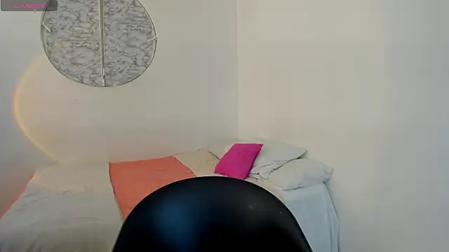 Snapshot of IsabelaVanegas_ chatting on January 10, 7:26 pm IsabelaVanegas online show from January 10, 7:26 pm