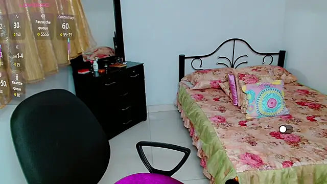 Snapshot of Lily_Benet1 chatting on October 22, 11:21 am Lily Benet1 online show from October 22, 11:21 am