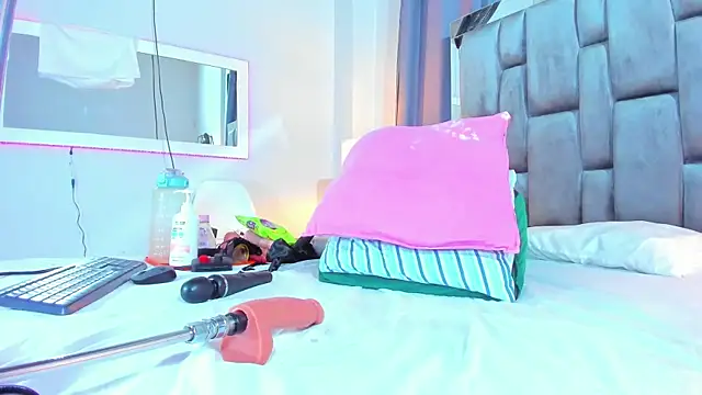 Antonellahorny69 online show from October 15, 7:14 pm